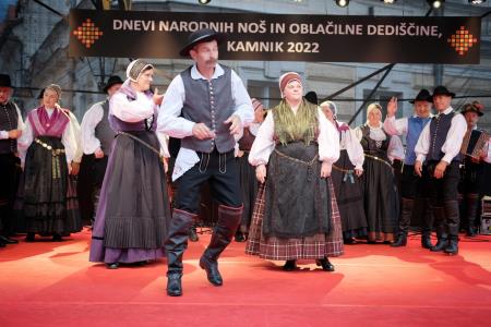 Presenetljiv odziv ob prvem dnevu praznovanja 50. Dnevov narodnih noš in oblačilne dediščine v Kamniku (47)